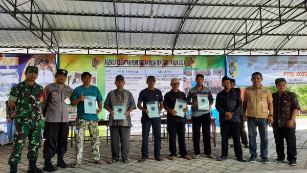 Pembagian Sertifikat Program PTSL Desa Tenggur Kecamatan Rejotangan